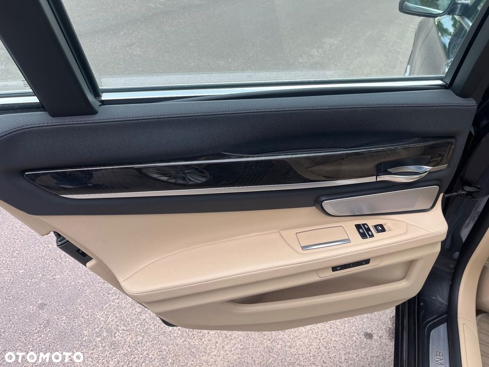BMW Seria 7 750d xDrive - 15