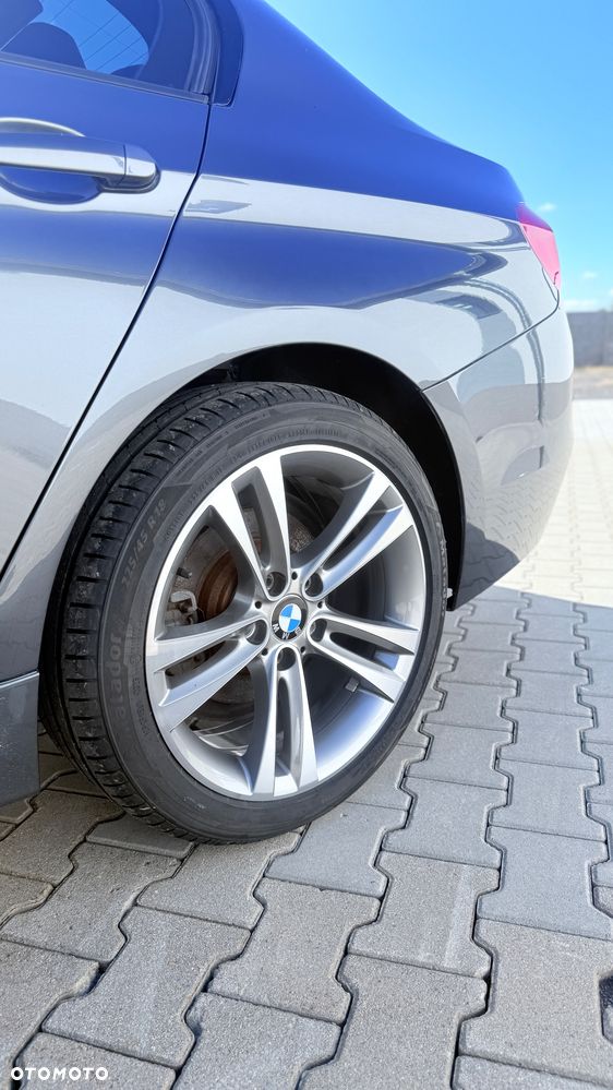 BMW Seria 3 330i xDrive Sport Line - 11