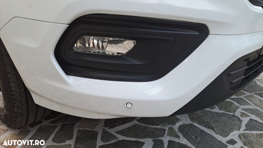 Ford CUSTOM VAN TREND L1H1 FWD - 16