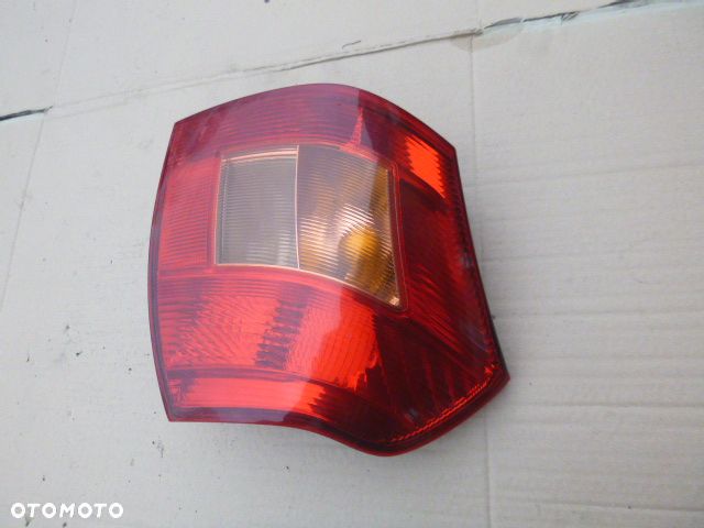 LAMPA PRAWY TYŁ PRAWA TYLNA TOYOTA COROLLA E12 HB - 4