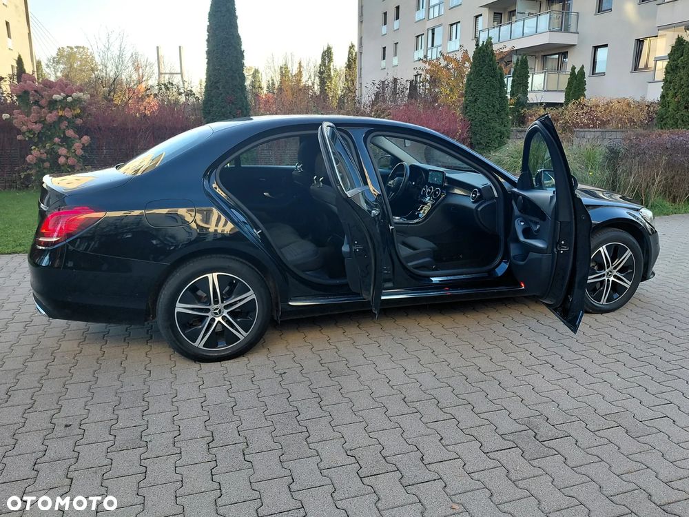 Mercedes-Benz Klasa C 180 9G-TRONIC - 32