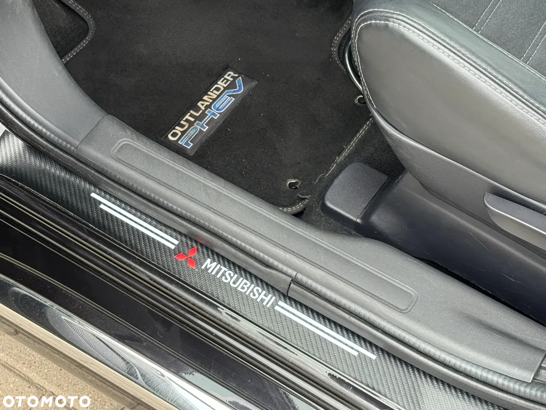 Mitsubishi Outlander PHEV Instyle NAVI + - 24