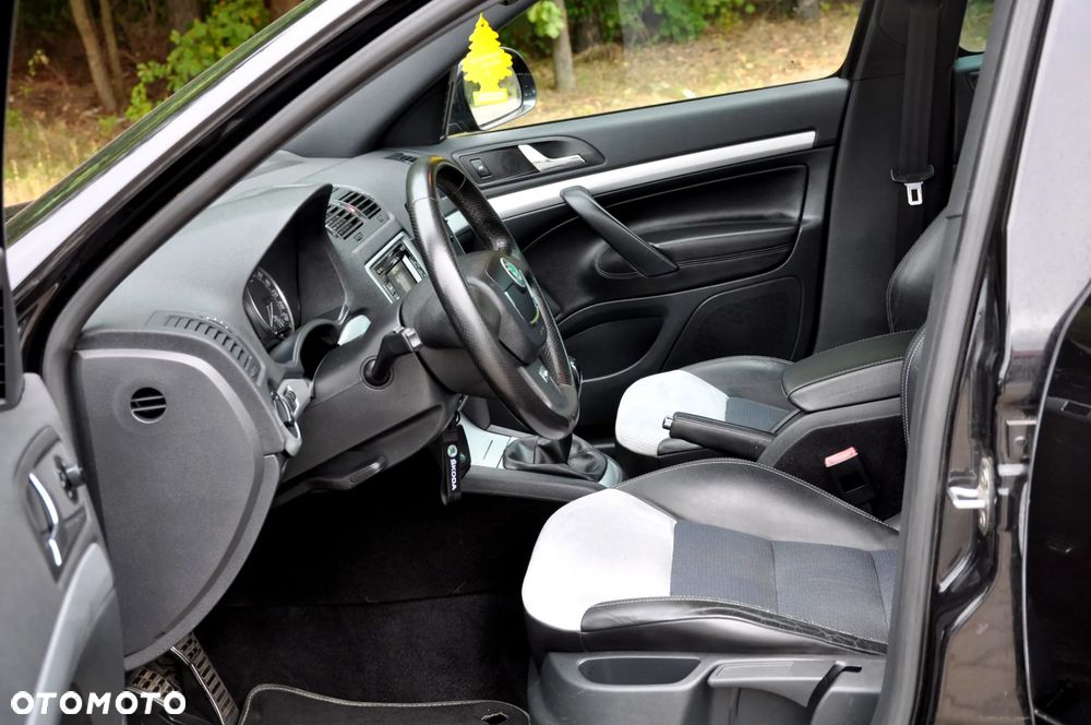 Skoda Octavia Combi 2.0 TDI CR DPF RS - 29