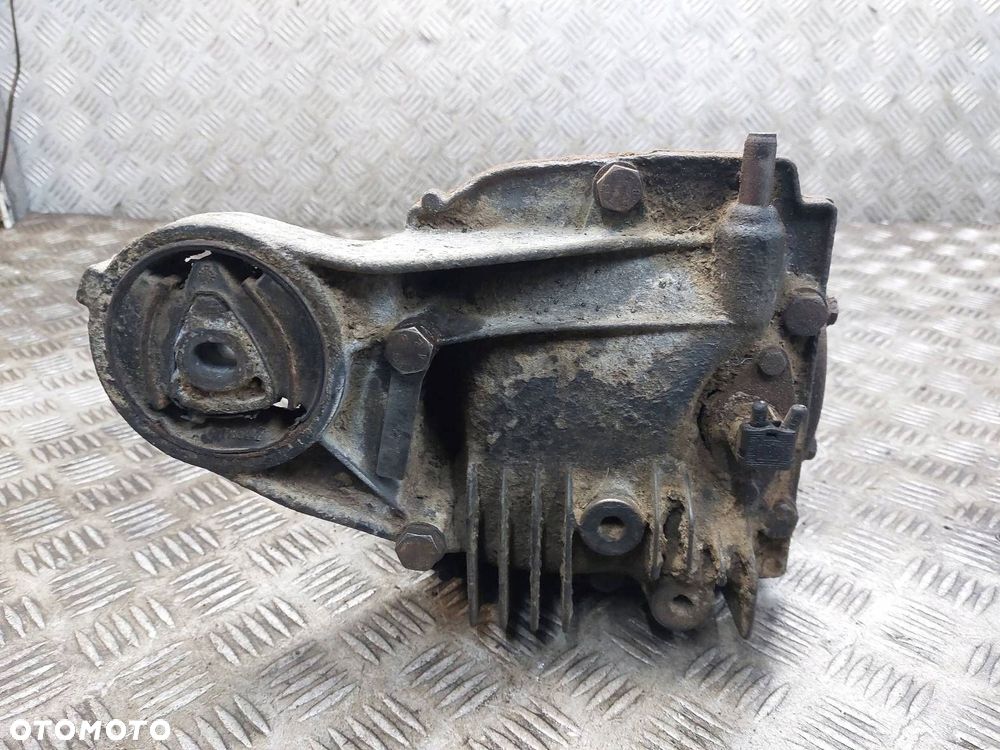 DYFERENCJAŁ DYFER MOST BMW E30 318i M40 4.45 BMW E36 COMPACT BMW E34 - 6