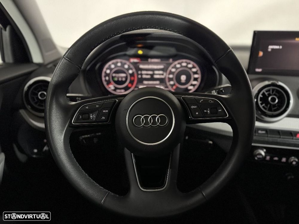 Audi Q2 30 TFSI Advanced — fotografia 13
