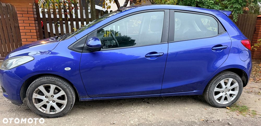 Mazda 2 2009 photo 2