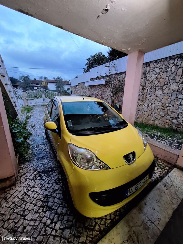 Peugeot 107 1.0 Urban - 1