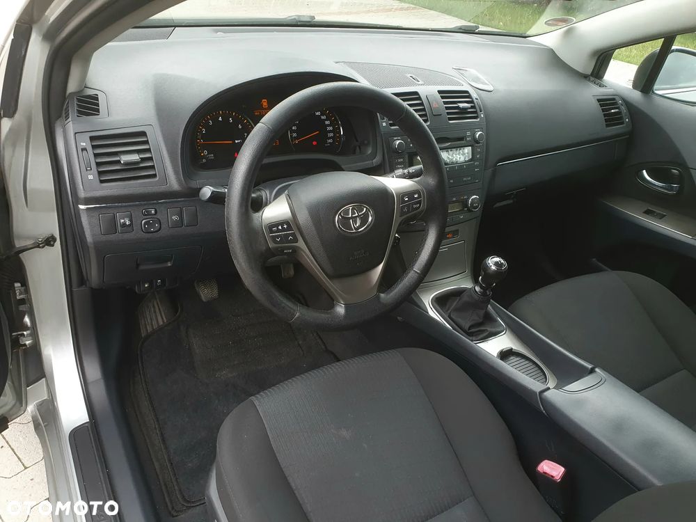 Toyota Avensis 1.8 Sol - 9