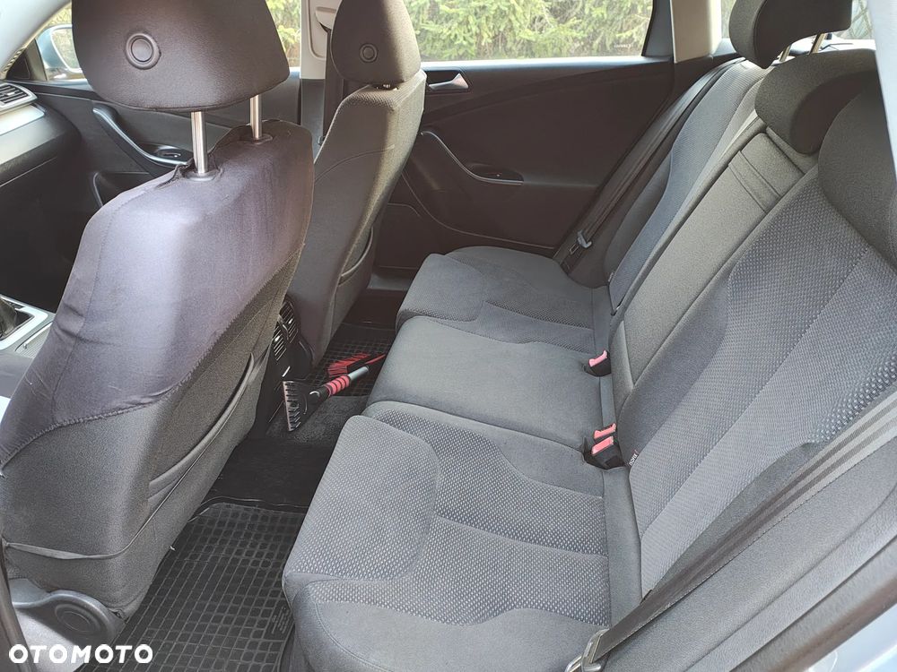 Volkswagen Passat 1.6 TDI Comfortline - 5