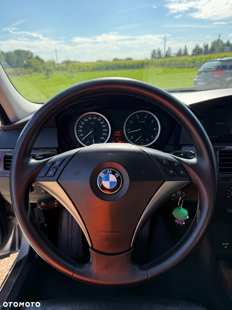 BMW Seria 5 545i - 28