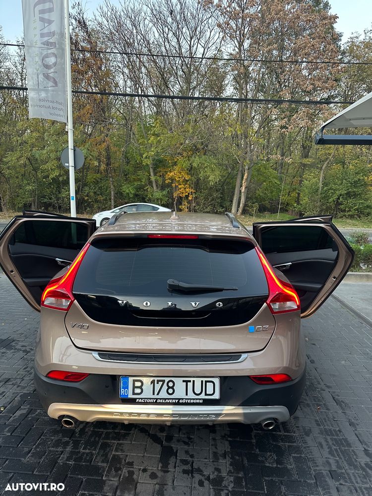 Volvo V40 D3 Aut Summum - 2