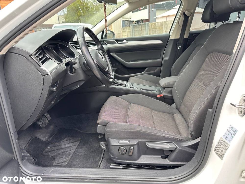 Volkswagen Passat - 15