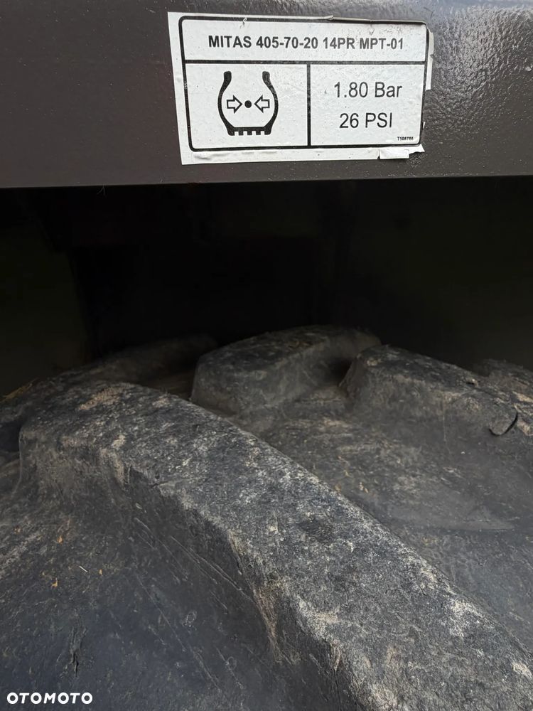 Terex Mecalac TA6s Wozidło wózek z Obrotową Kolebą. 6 ton ładowność. 4x4. Silnik Perkins. 4 cylindry. 808 mtg. 2022 rok. Kamera z wielkim Ekranem! Jazda Rewers 3prędkości. Maszyna jak Nowa z Norweskiego Gospodarstwa! Ani deka luzów i wycieków! Hydrostatic. Pełny Oryginał. Hamulce brzytwa. Serwisy w DEKRA. Maszyna Woziła lekkie ładunki. Praktycznie zerowe zużycie. Wielka Okazja. Wszystko w pełnym Oryginale. Opony Oryginał wszystkie jak Nowe. Komendy Głosowe w maszynie! - 30