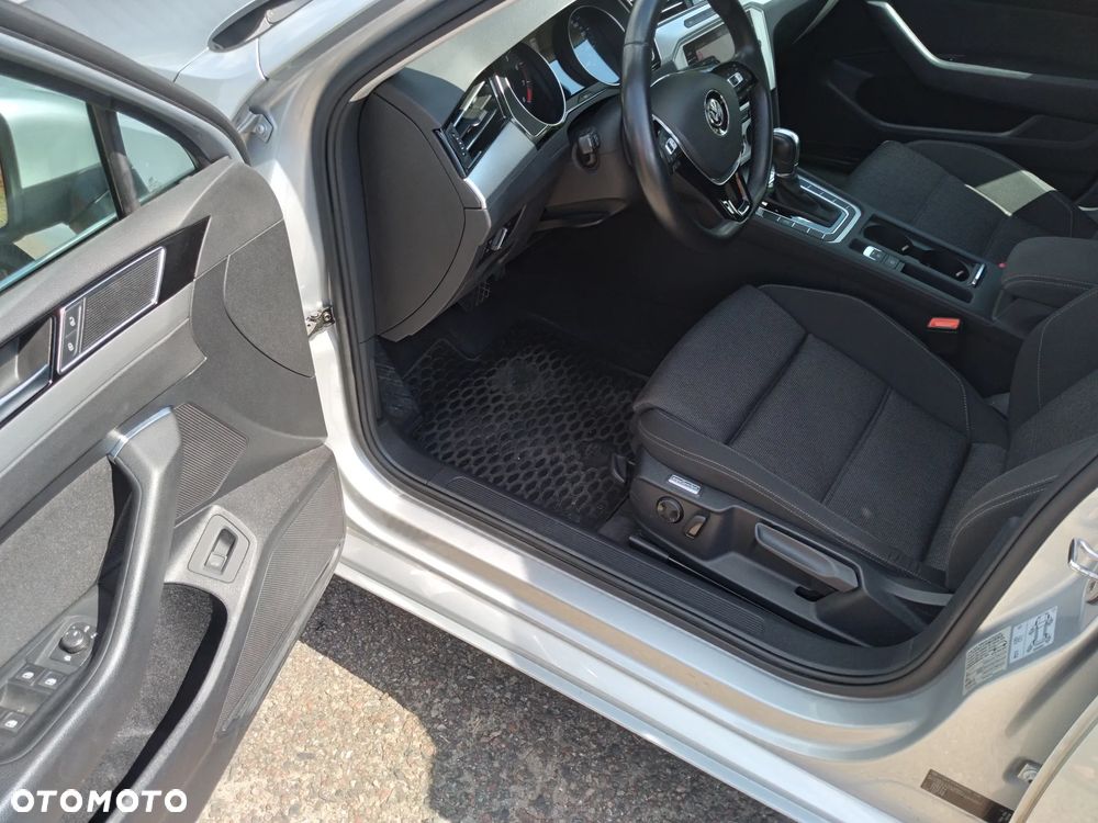 Volkswagen Passat - 14