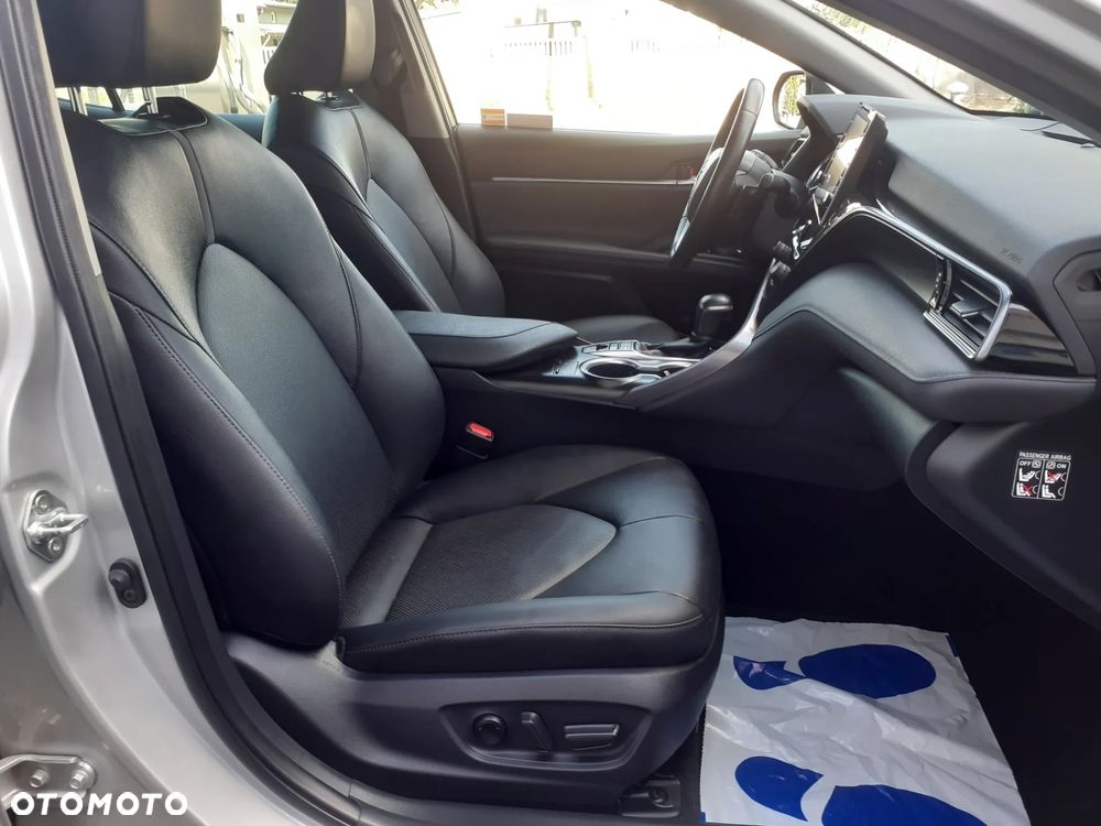 Toyota Camry 2.5 Hybrid Executive CVT - 28