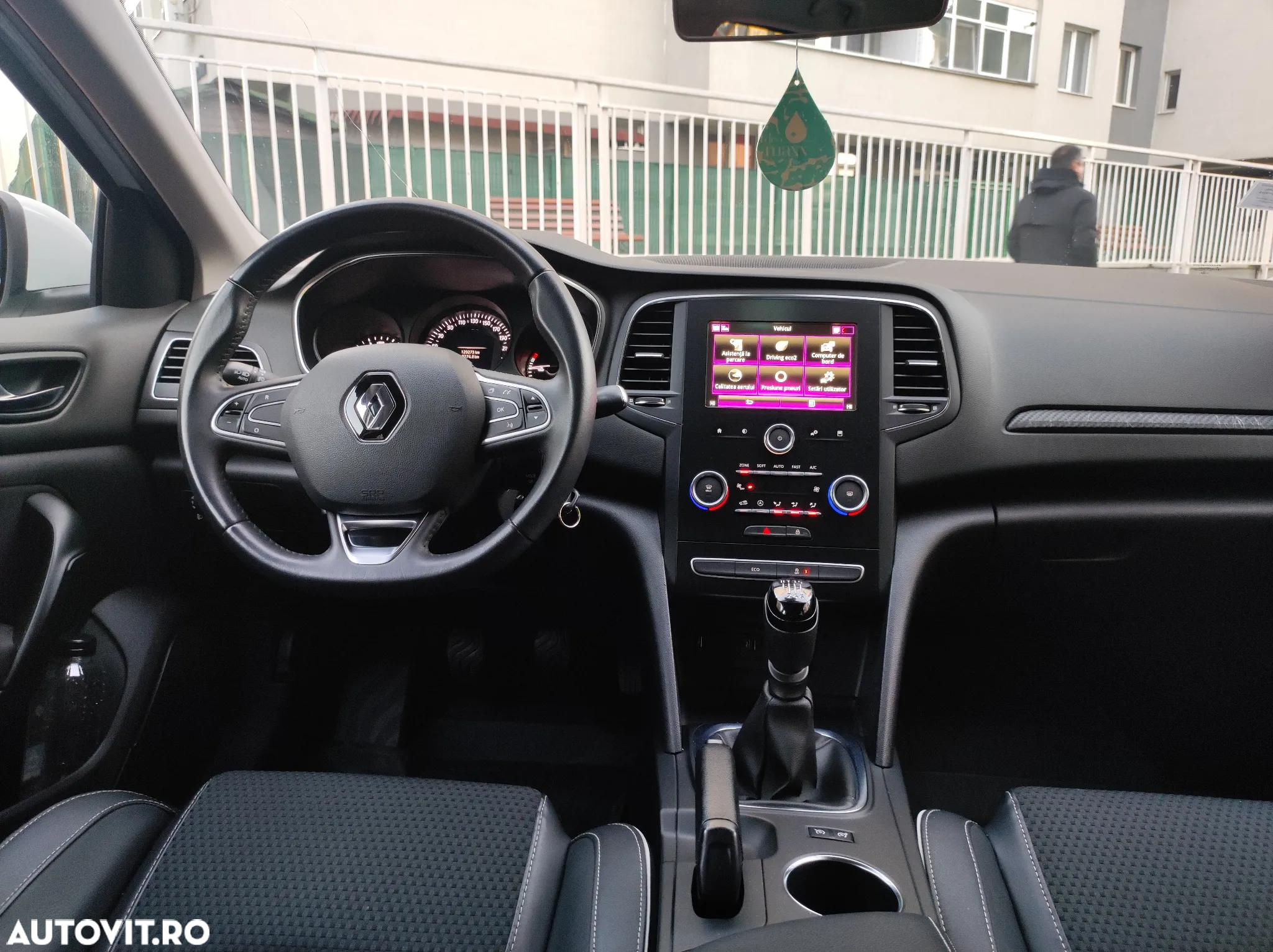 Renault Megane BLUE dCi 115 ZEN - 10