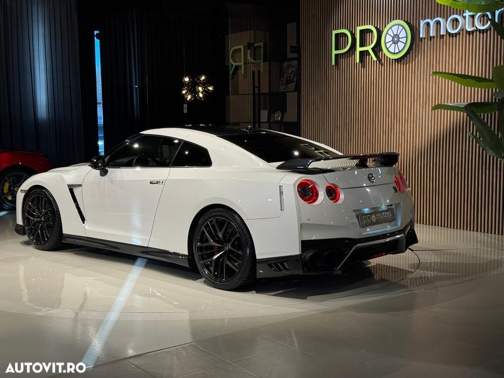 Nissan GT-R - 4