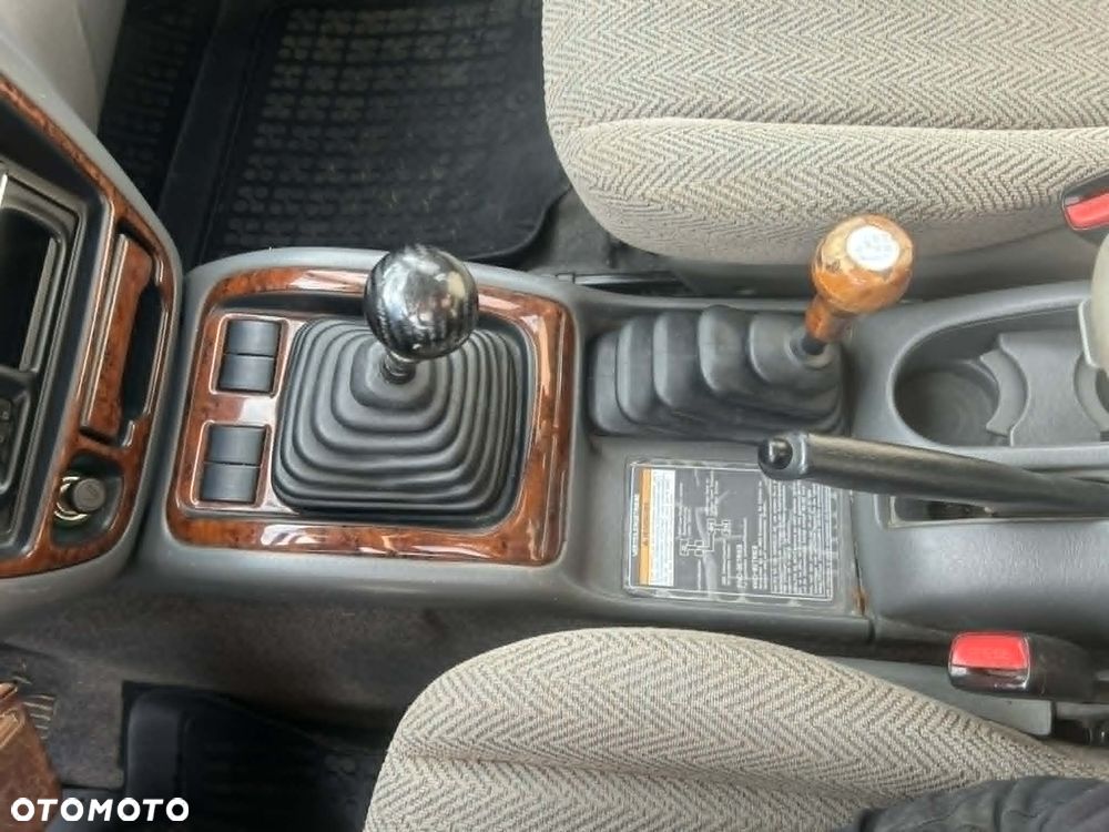 Suzuki Grand Vitara 2.5 V6 - 15