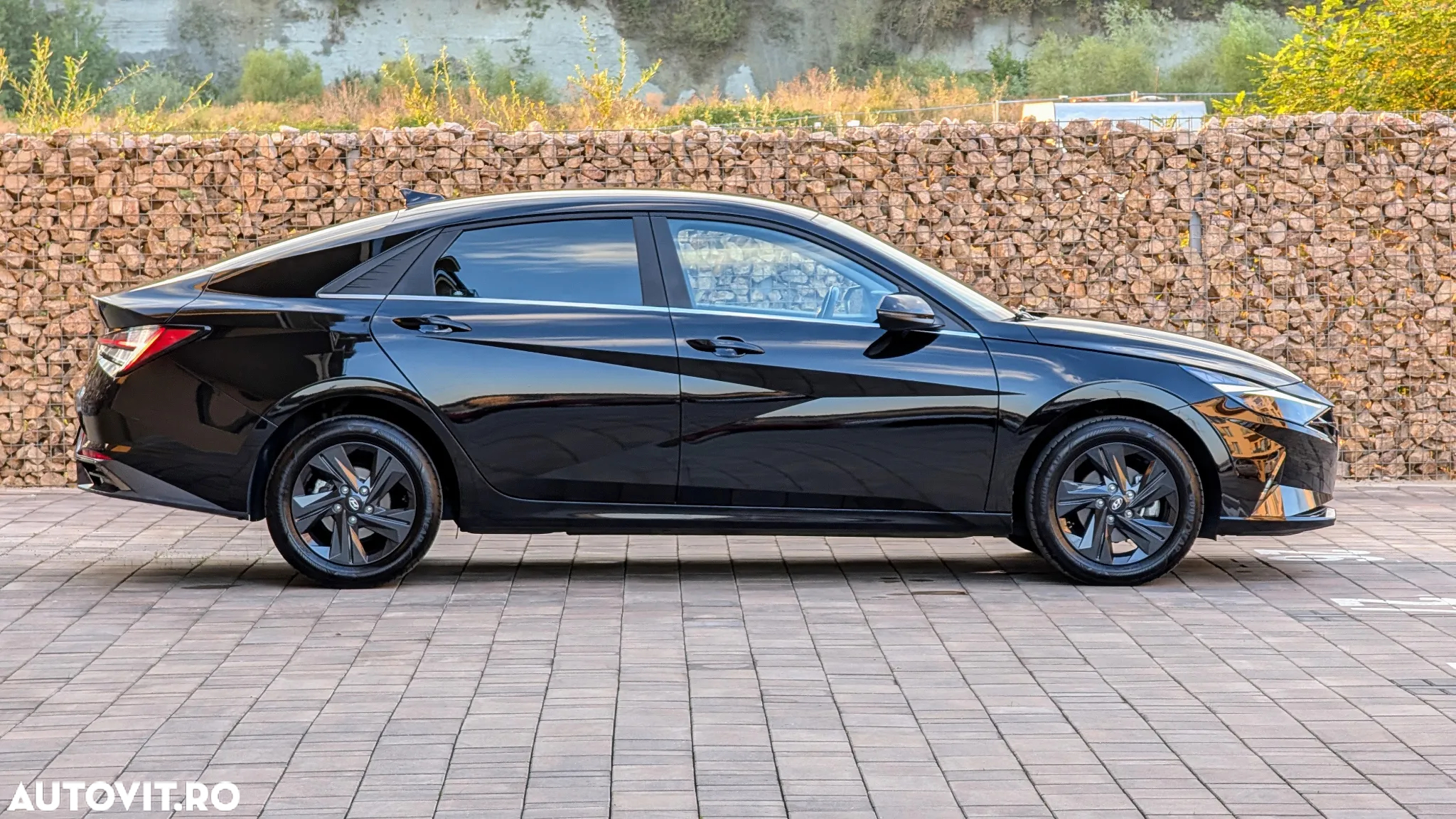 Hyundai Elantra - 11