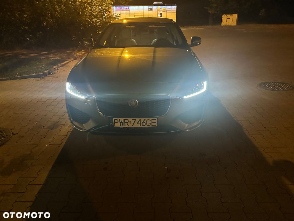 Jaguar XE 2.0 D180 R-Dynamic S - 22