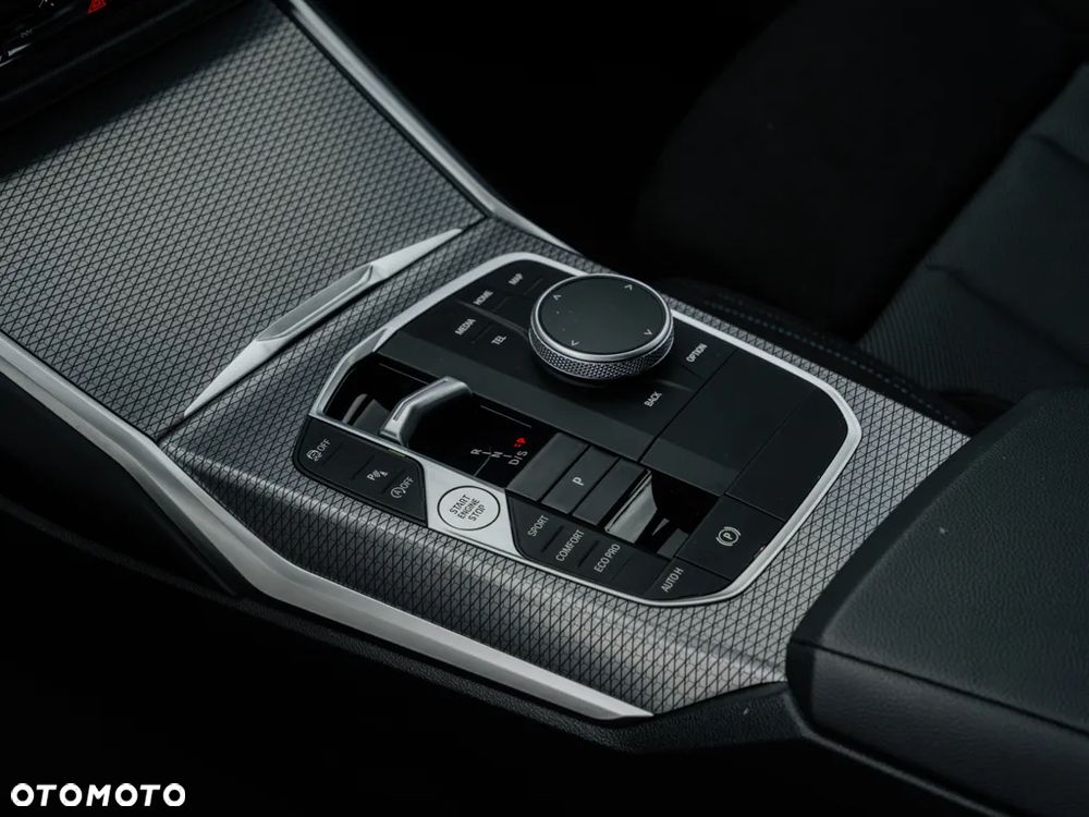 BMW Seria 3 330i M Sport - 14