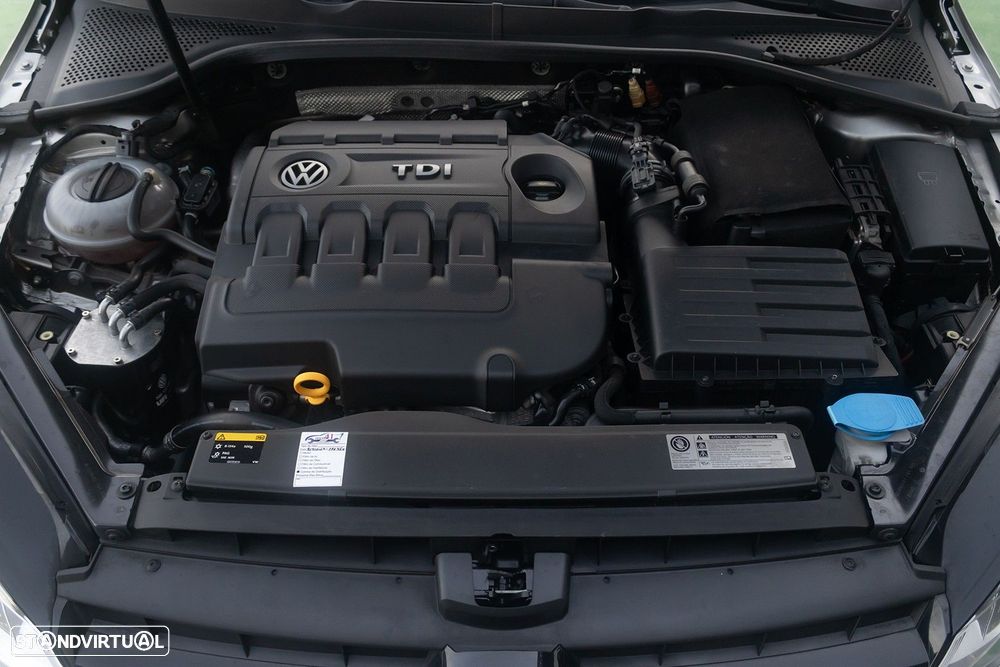 VW Golf 1.6 TDi Confortline DSG - 24