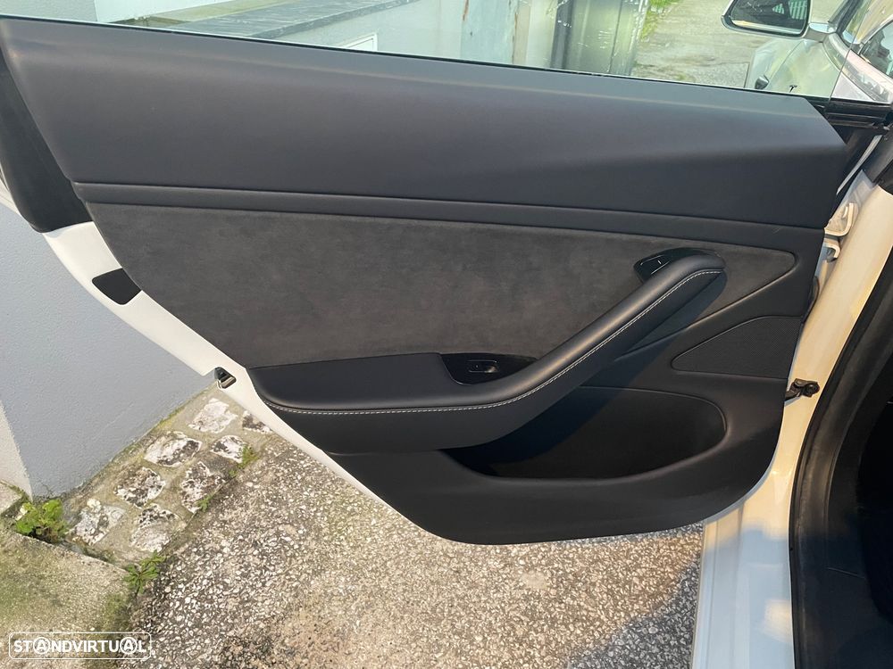 Tesla Model 3 Long Range AWD Dual Motor - 24