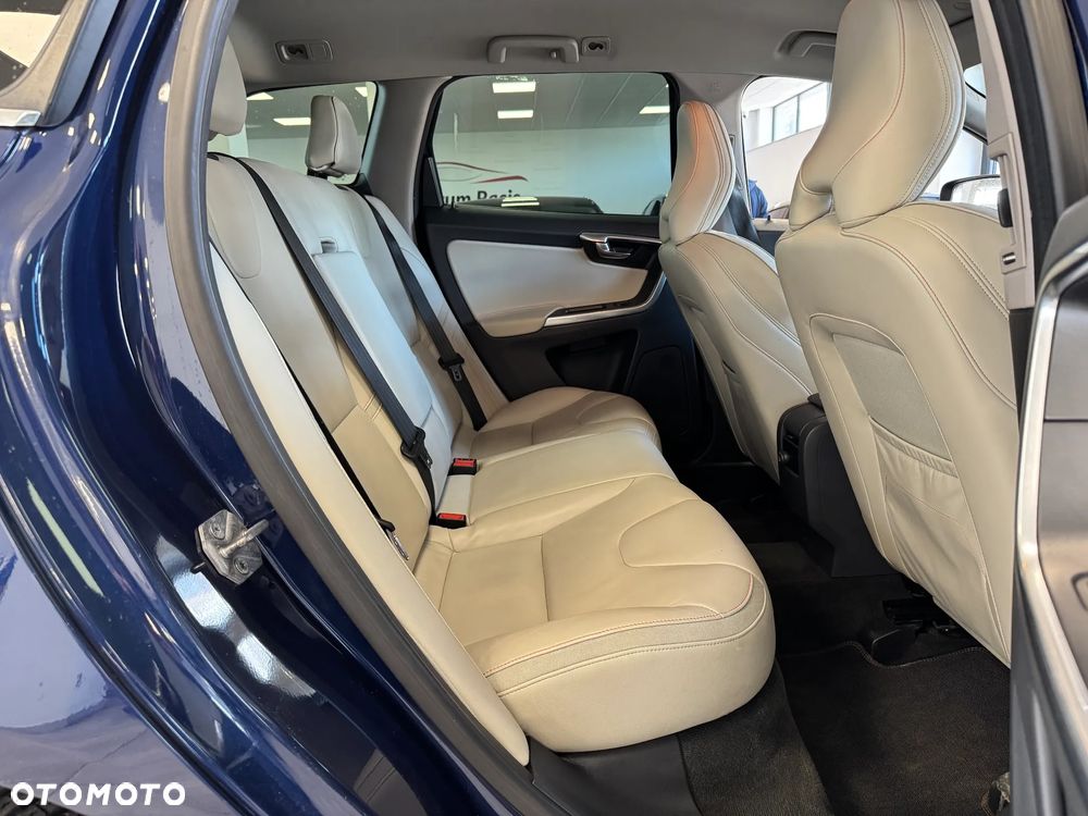 Volvo XC 60 D4 Drive-E Ocean Race - 12