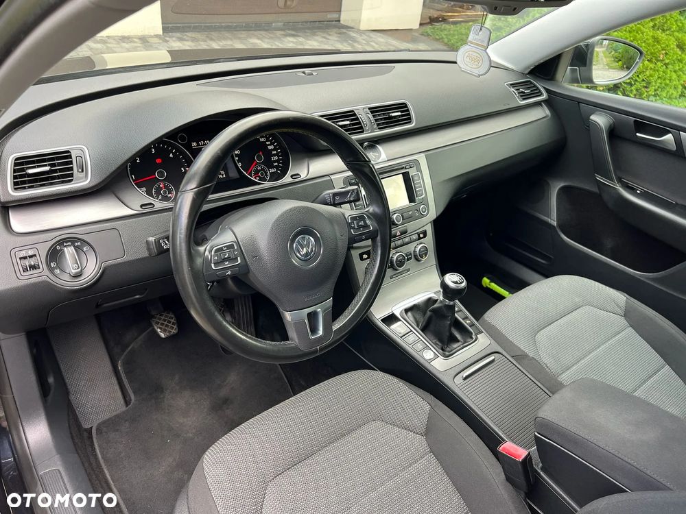 Volkswagen Passat 1.6 TDI Comfortline - 2