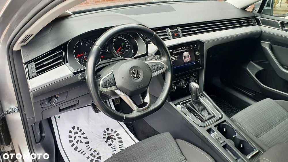 Volkswagen Passat - 11