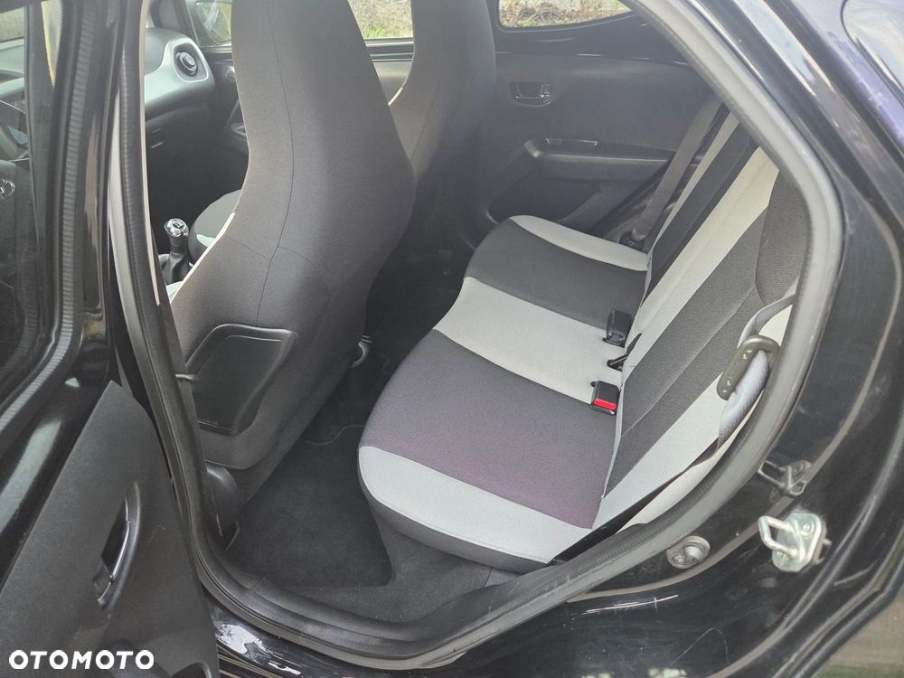 Toyota Aygo x-play touch - 37