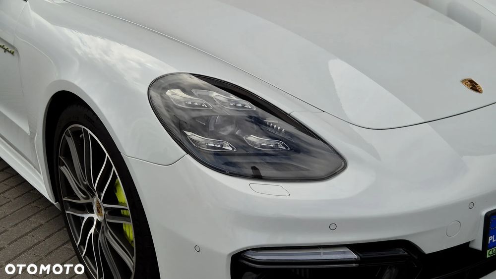 Porsche Panamera 4 E-Hybrid - 3