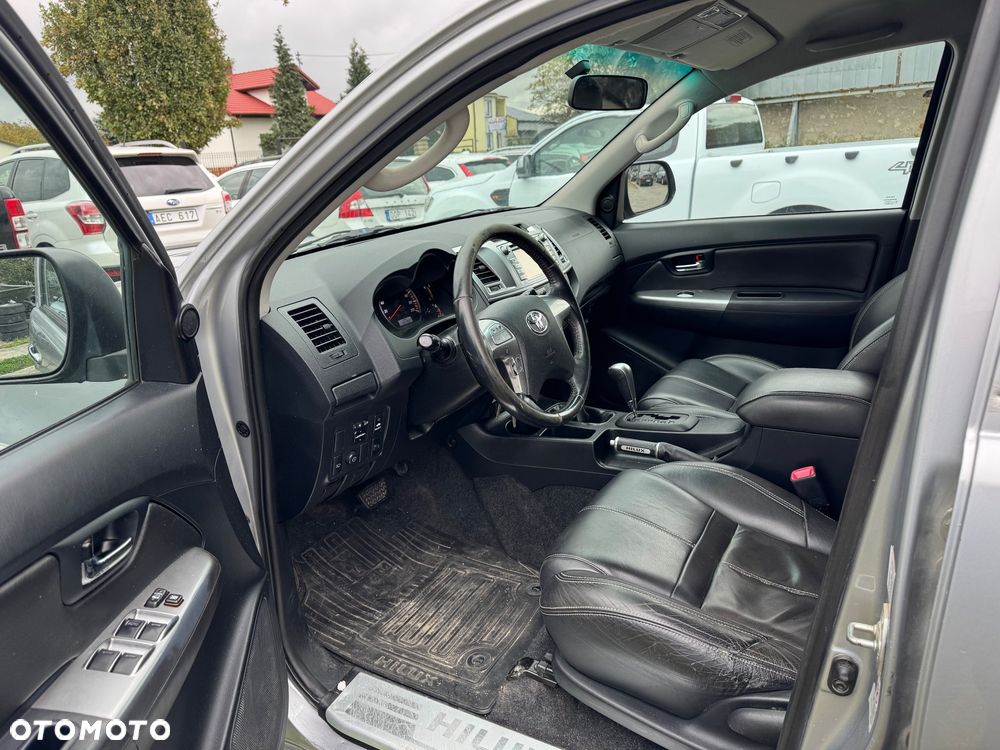 Toyota Hilux 3.0 D-4D Invincible - 9
