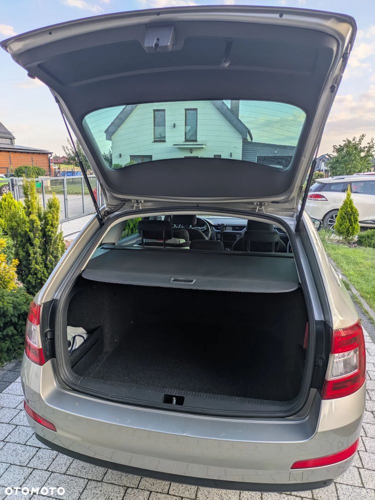 Skoda Octavia 1.6 TDI Edition DSG - 9