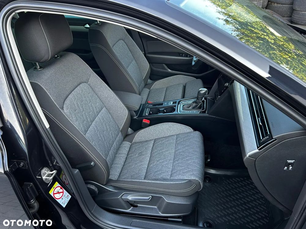 Volkswagen Passat 2.0 TDI EVO Business DSG - 33