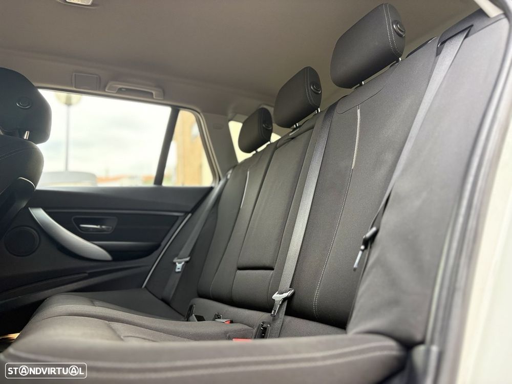 BMW 318 d Auto Line Sport - 14