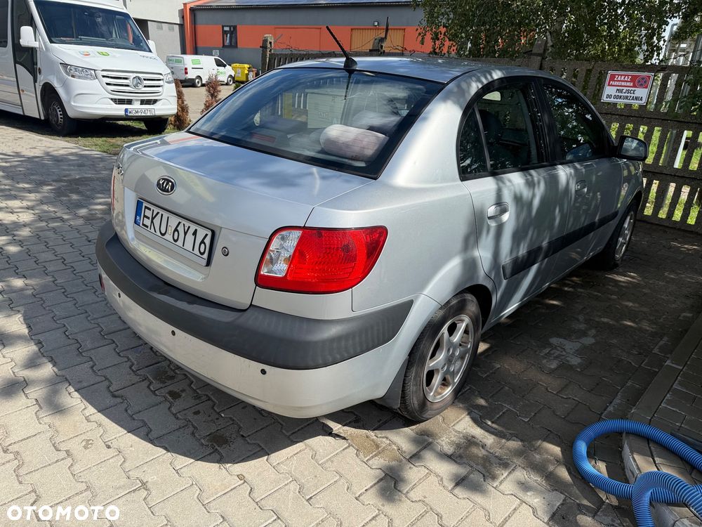 Kia Rio 1.4 City - 4