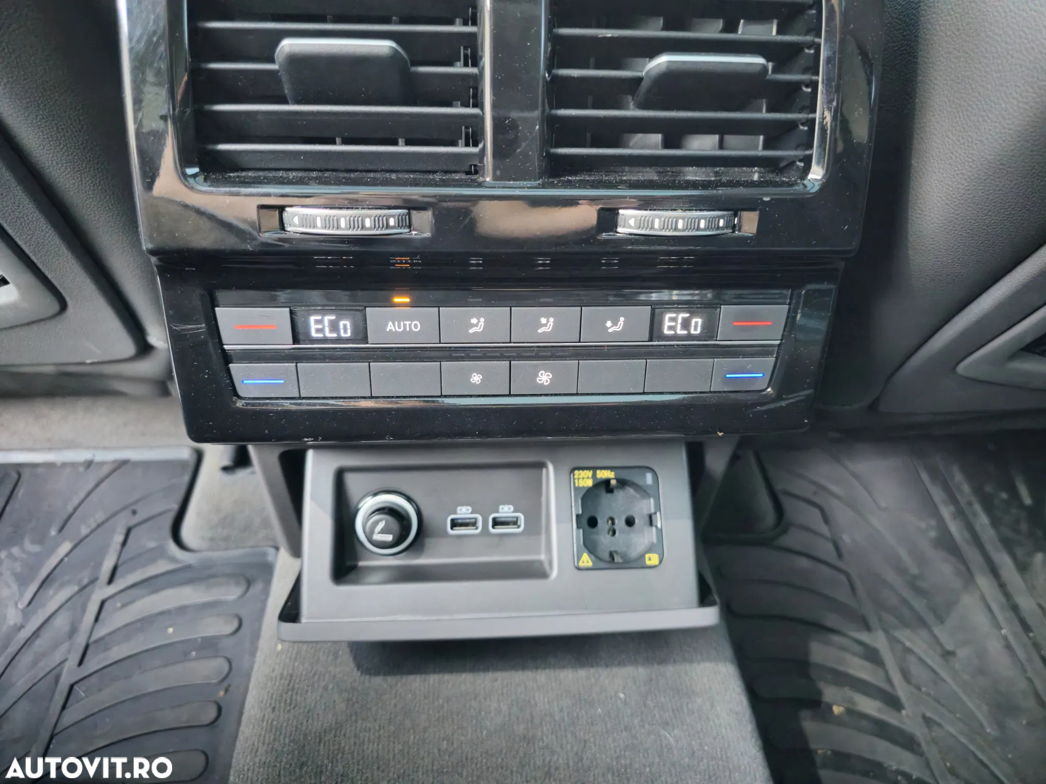 Volkswagen Touareg V6 TDI 4MOTION R-Line - 12