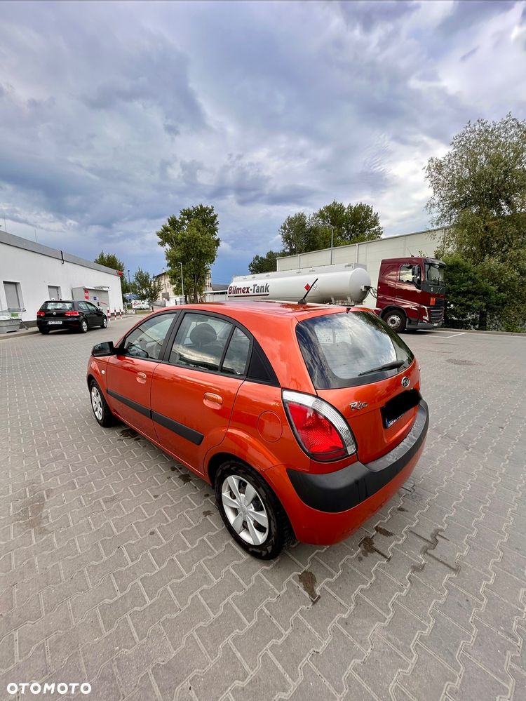 Kia Rio - 5