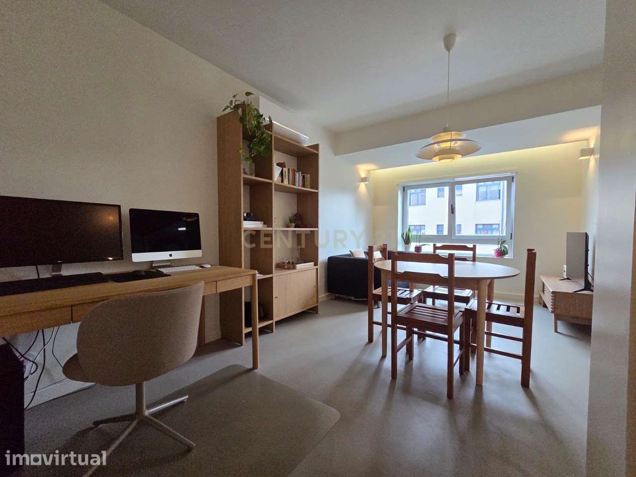 Apartamento T1 | Lugar de Garagem | Varanda | Arrumos | Elevador | Com - Grande imagem: 4/36