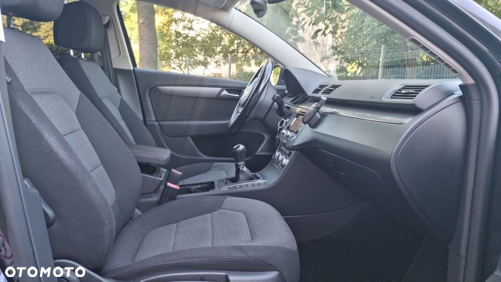 Volkswagen Passat - 15