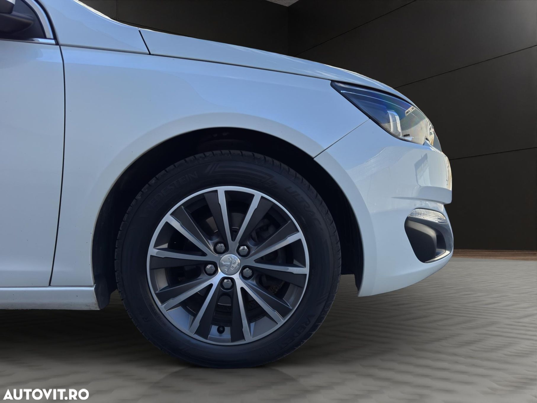 Peugeot 308 1.2 L PureTech Turbo Allure Aut. - 18