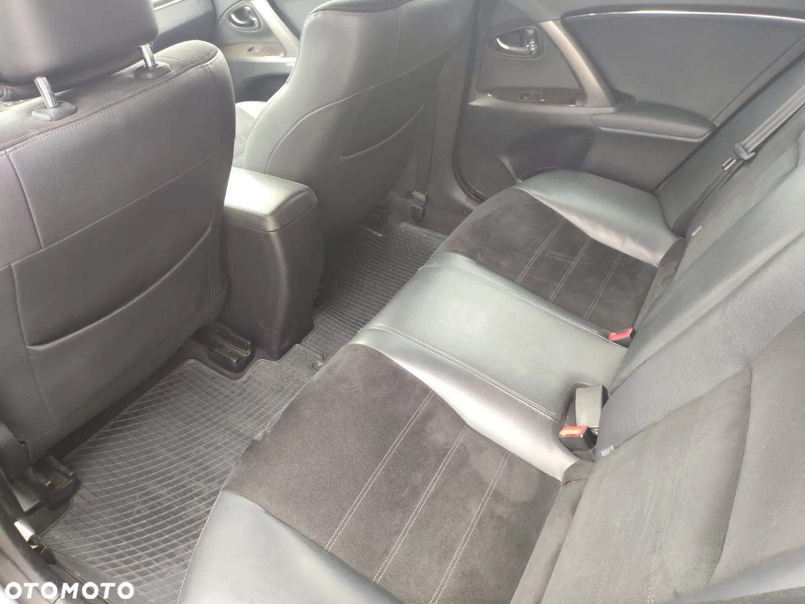 Toyota Avensis 1.8 Premium MS - 13