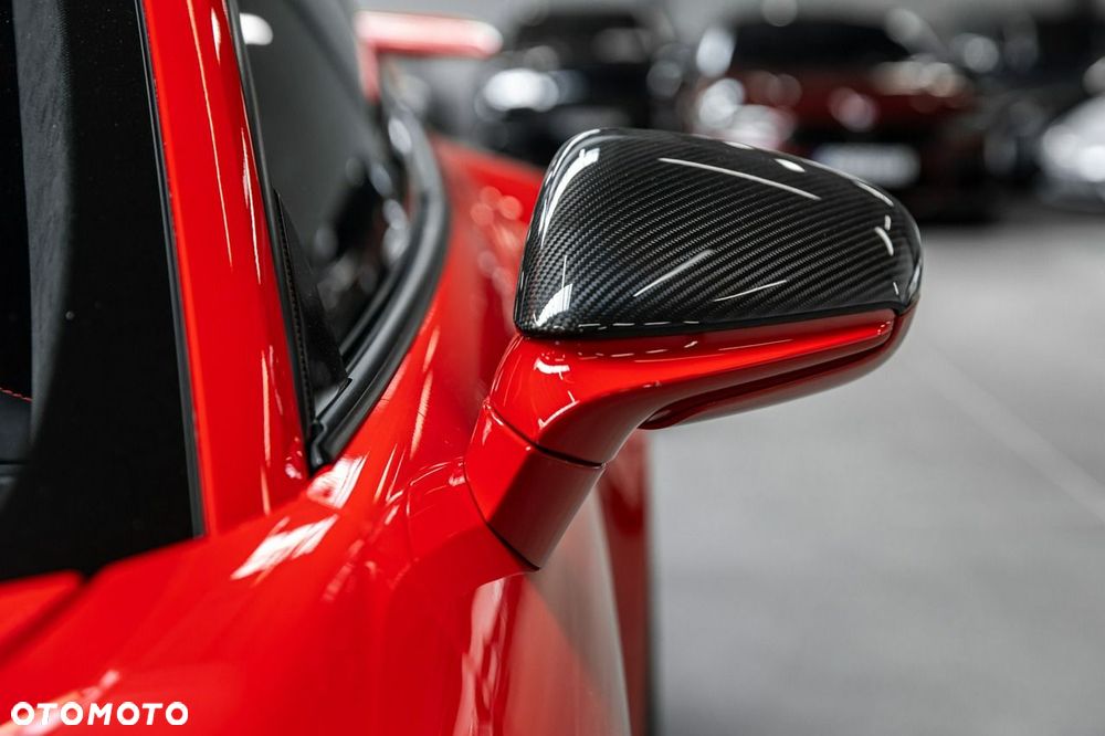 Porsche 911 Carrera 4 GTS PDK - 16