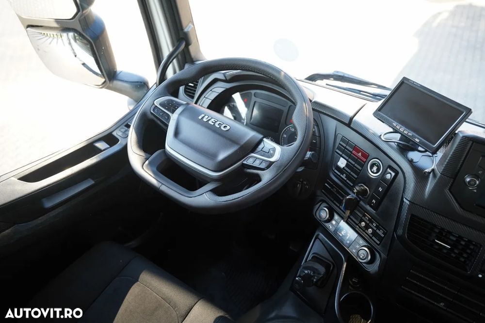 Iveco X-WAY 480 / 8X4 / BASCULATOR DUBLU / BANCĂ LATERALĂ HIDRODOXICĂ / PERDĂ ELECTRICĂ / ANVELOPE 100% / - 32