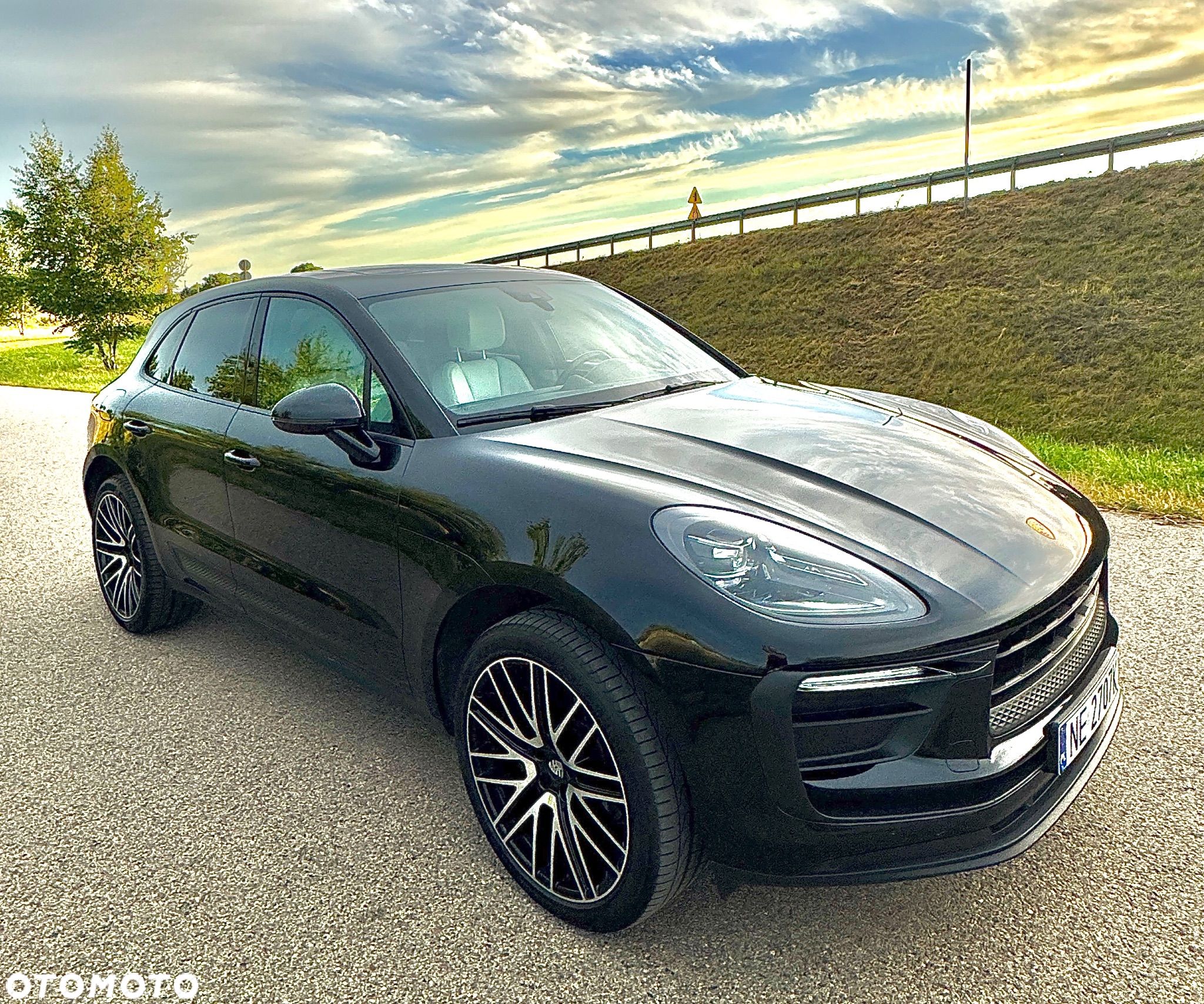 Porsche Macan T - 1