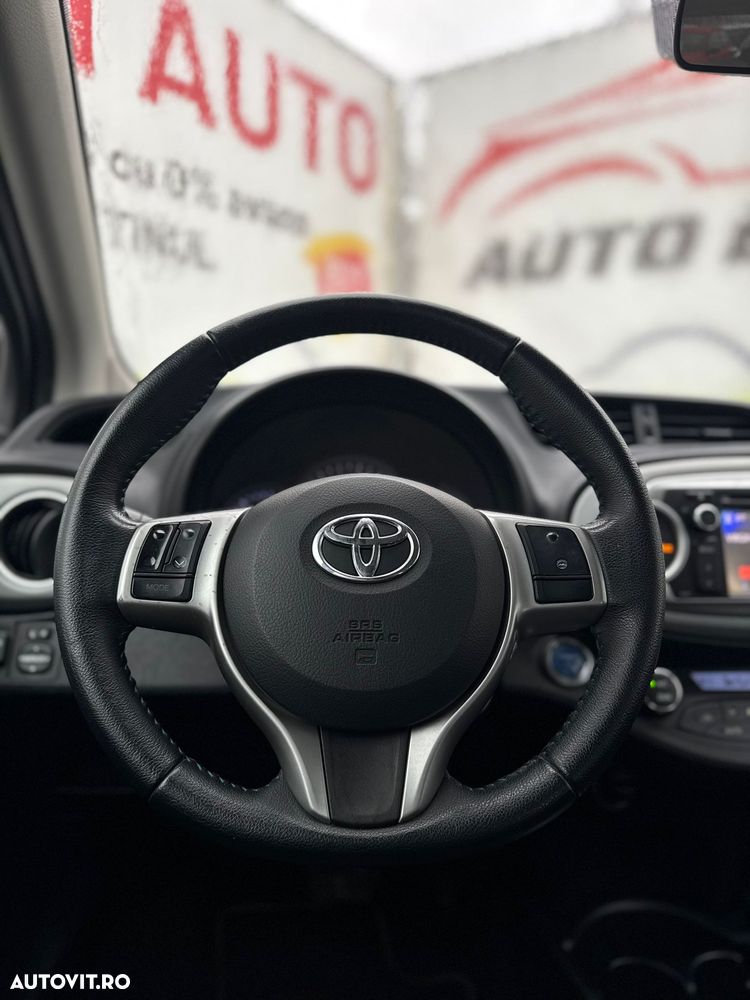 Toyota Yaris 1.5 VVT-i Lounge - 33