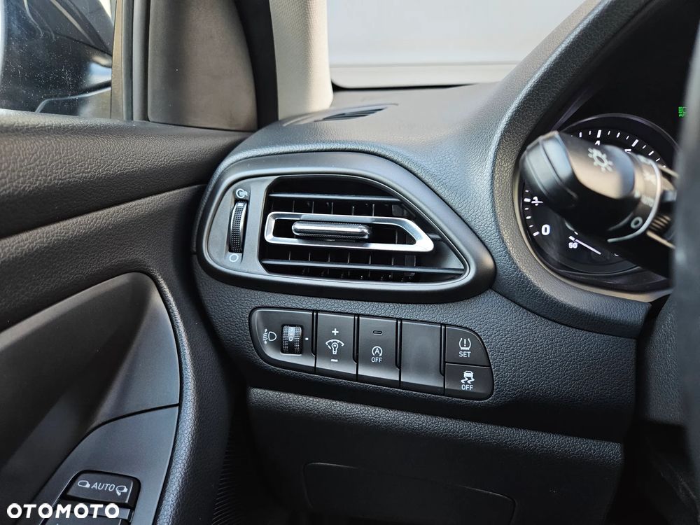 Hyundai i30 1.5 DPI Smart - 28