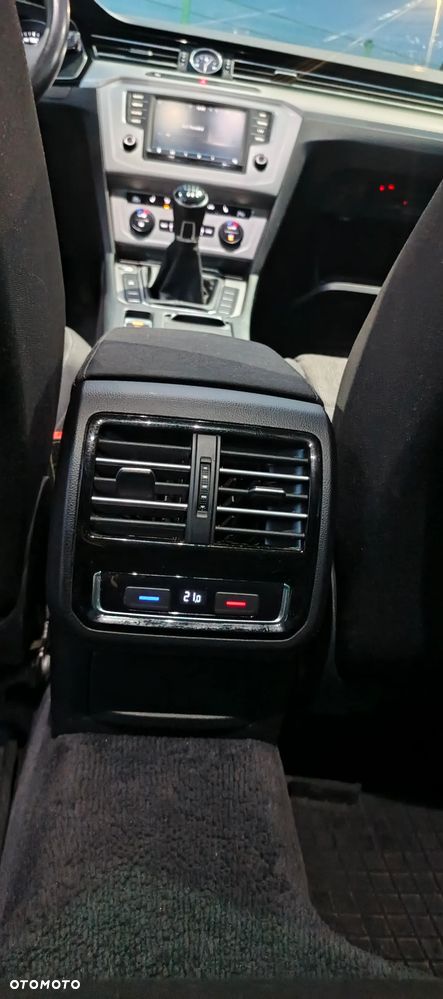 Volkswagen Passat - 8