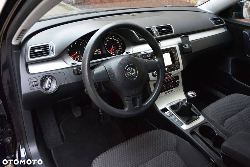Volkswagen Passat - 25